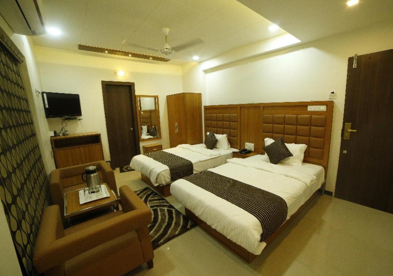 Hotel Swagatam Inn ราชโกฎิ ภายนอก รูปภาพ