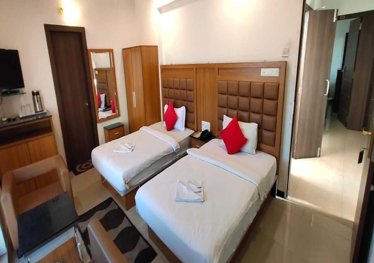 Hotel Swagatam Inn ราชโกฎิ ภายนอก รูปภาพ